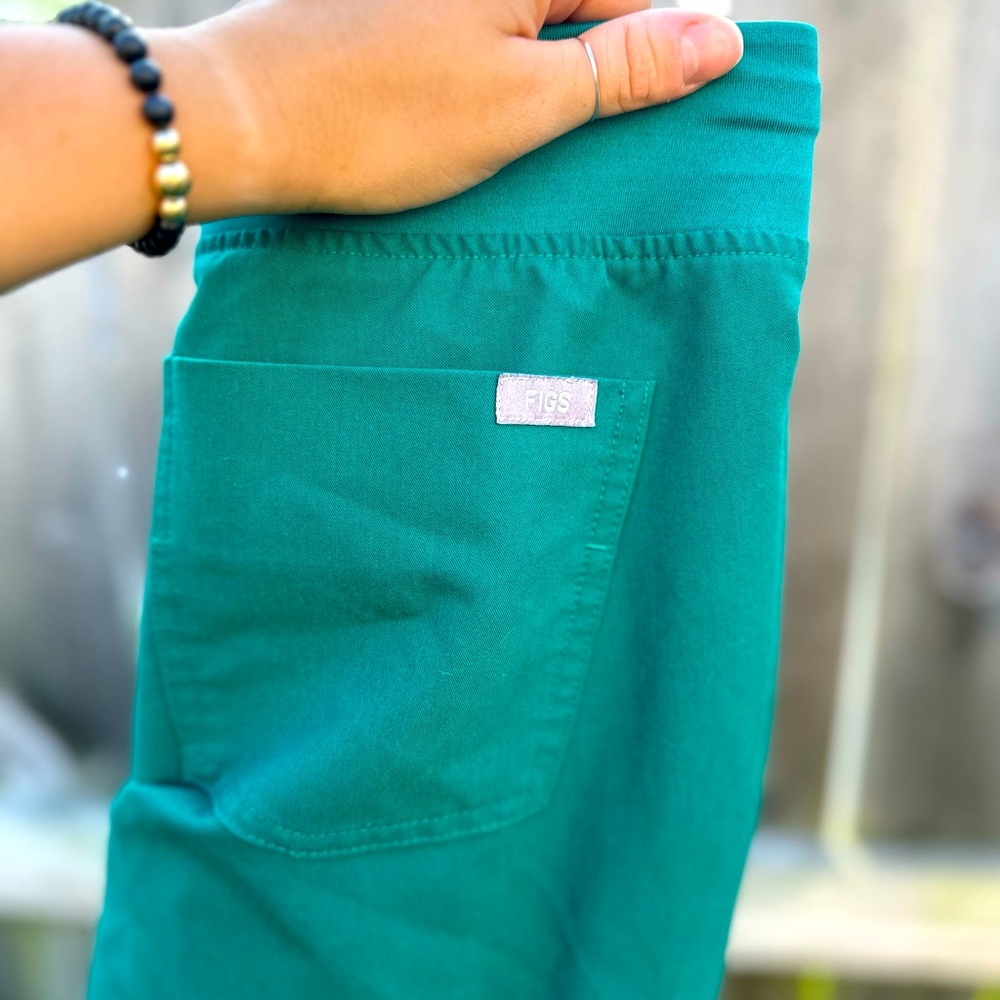 Figs XS Jogger Scrubs- Hunter Green